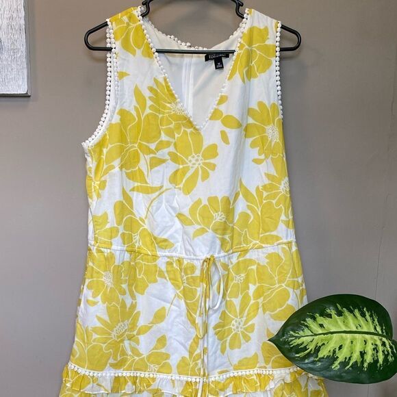 Roz & Ali Dresses & Skirts - Roz & Ali White and Yellow Floral Sleeveless Sundress
(Bin 10)